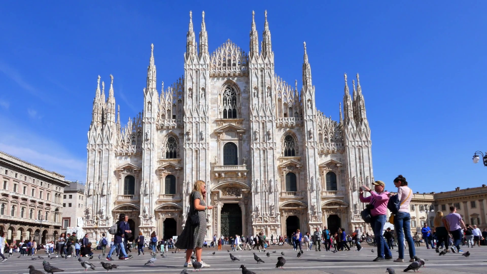 videoblocks-piazza-del-duomo-milan-milano-lombardy-italy-europe_hru2dqyng_thumbnail-full01